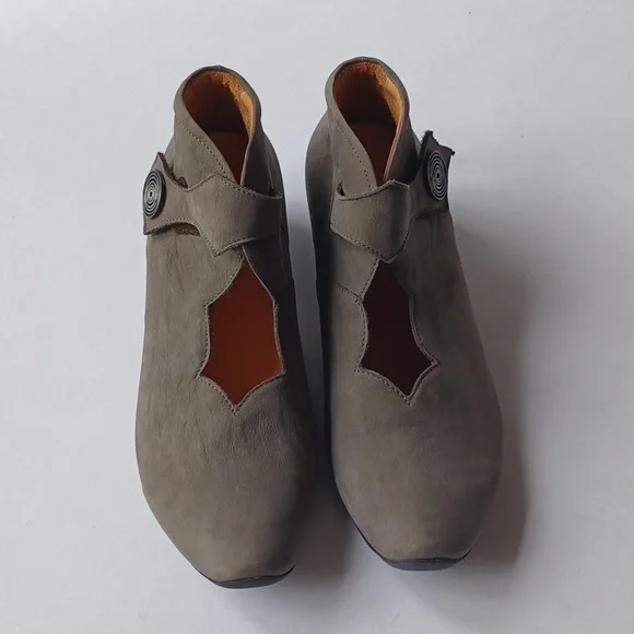 Think Aida Court Shoes Pumps Mary Jane Suede Leather SZ 39 Gray Taupe - Picture 2 of 16